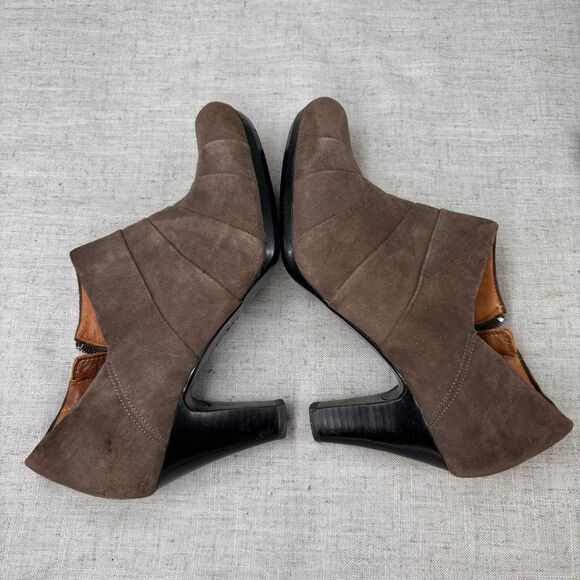 Clarks Artisan Society Gown II Boots Brown‎ Suede  Leather Heeled Boot Women's 7 - Picture 9 of 10